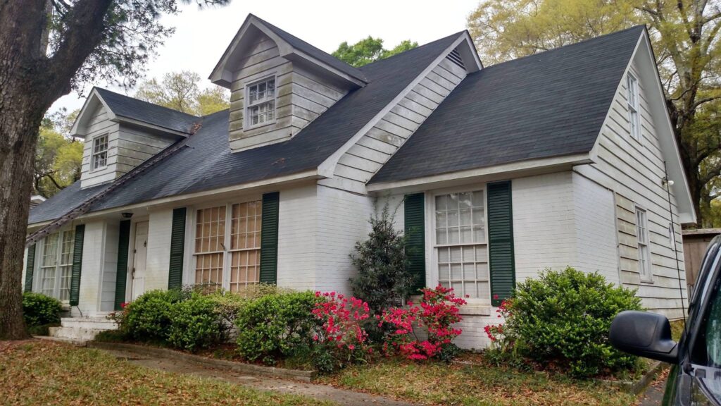 Signs You Need Roof Repair or Replacement in Mobile, AL | Streamline Construction
